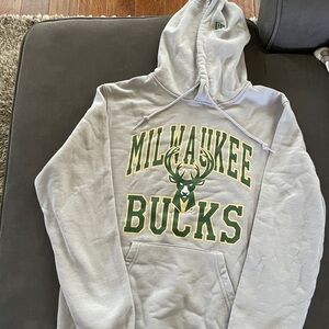 New Era Men’s Milwaukee Bucks Sweatshirt